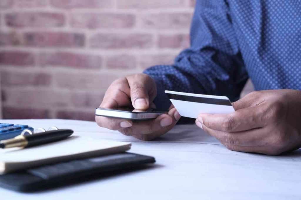 Cómo eliminar la información de su tarjeta de crédito de un iPhone