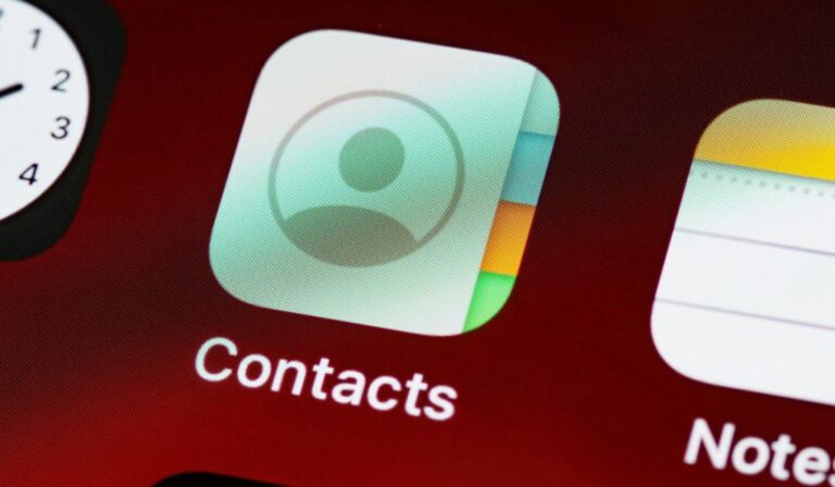 Una forma sencilla de encontrar el número total de contactos en el iPhone